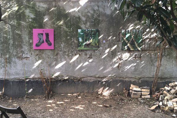 Home the display of art is taking place in a public garden in paris. 2